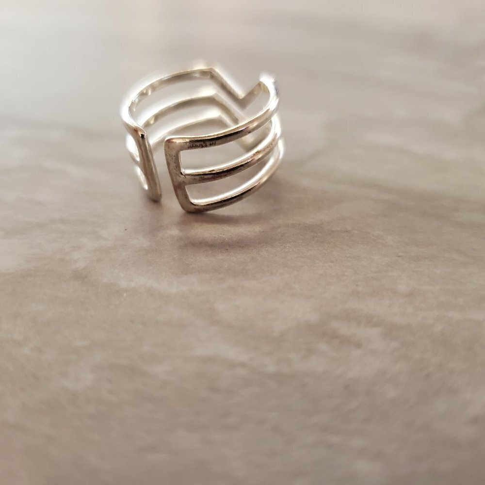 ✨ Stella & Dot Silver Rhinestones Crystals Pave Modern Minimalist ring Size 6 ✨ - Picture 5 of 9